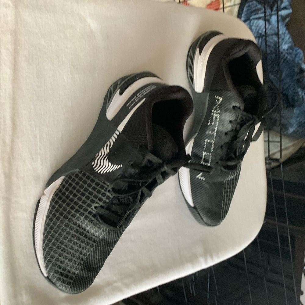 Nike metcon runners. Worn 2 x. Bought wrong size in Vegas. Great  4 activities
